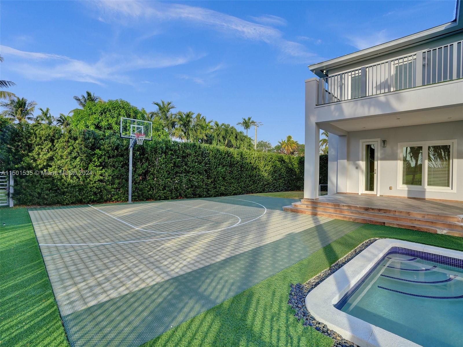 1/4 ACRE CORNER LOT SITE PLAN