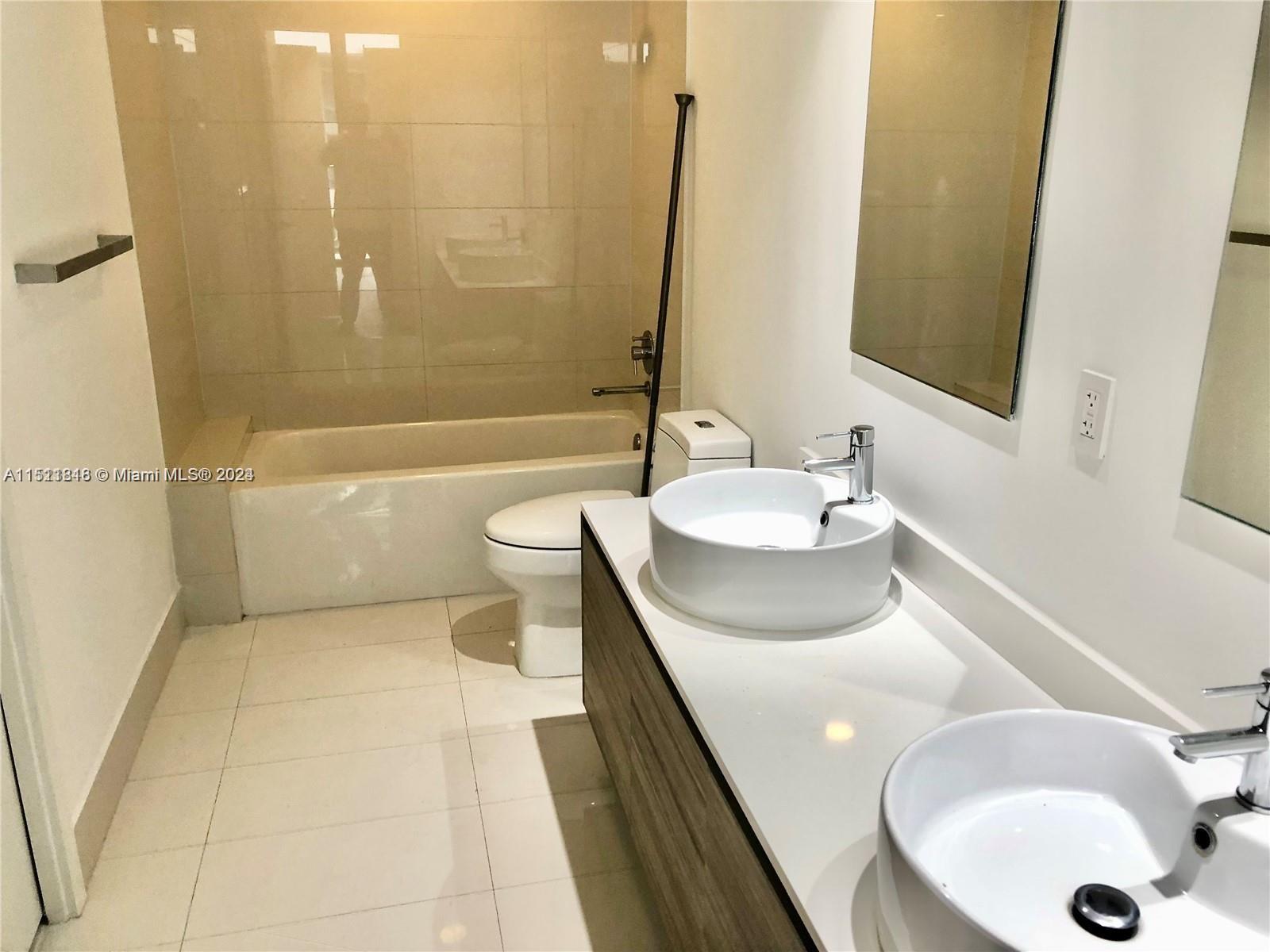 121 NE 34th St L302, Miami, Florida 33137, 1 Bedroom Bedrooms, ,1 BathroomBathrooms,Residential,For Sale,121 NE 34th St L302,A11511818