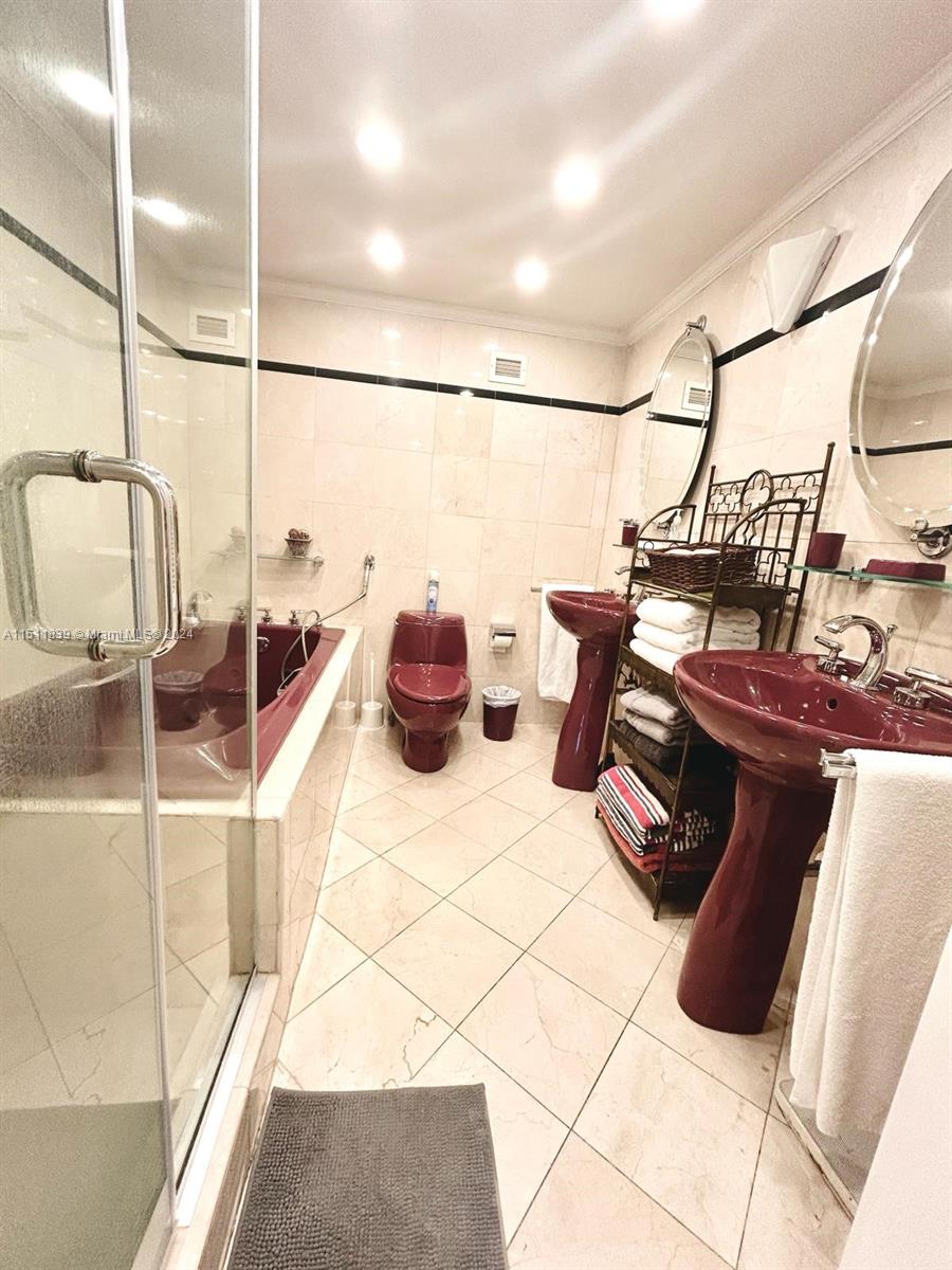 100 Lincoln Rd 1034, Miami Beach, Florida 33139, 1 Bedroom Bedrooms, ,1 BathroomBathrooms,Residential,For Sale,100 Lincoln Rd 1034,A11511839