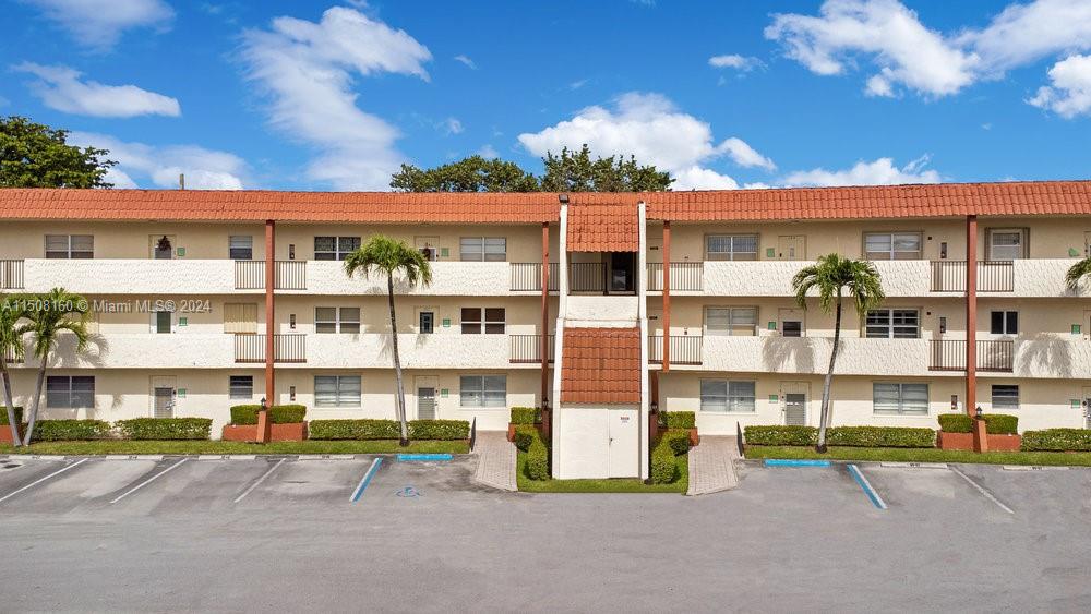 271 S Hollybrook Dr 307, Pembroke Pines, FL 33025, 2 Bedrooms Bedrooms, ,2 BathroomsBathrooms,Residential,For Sale,Hollybrook Dr,A11508160