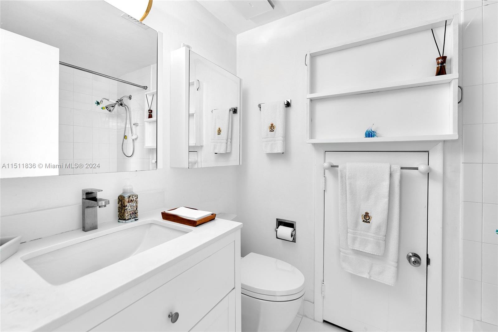 1734 Bayshore Ln, Miami, FL, 33133 United States, 4 Bedrooms Bedrooms, ,4 BathroomsBathrooms,Residential,For Sale,Bayshore Ln,A11511836