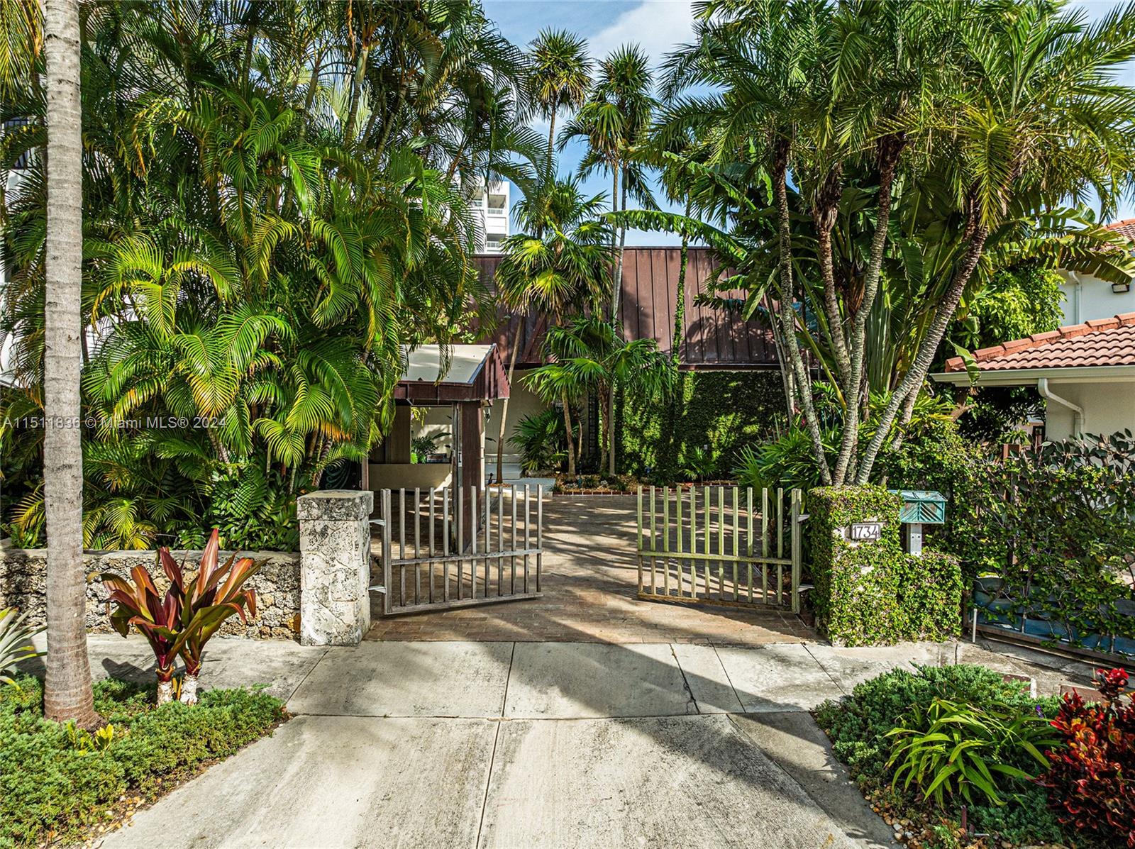 1734 Bayshore Ln, Miami, FL, 33133 United States, 4 Bedrooms Bedrooms, ,4 BathroomsBathrooms,Residential,For Sale,Bayshore Ln,A11511836