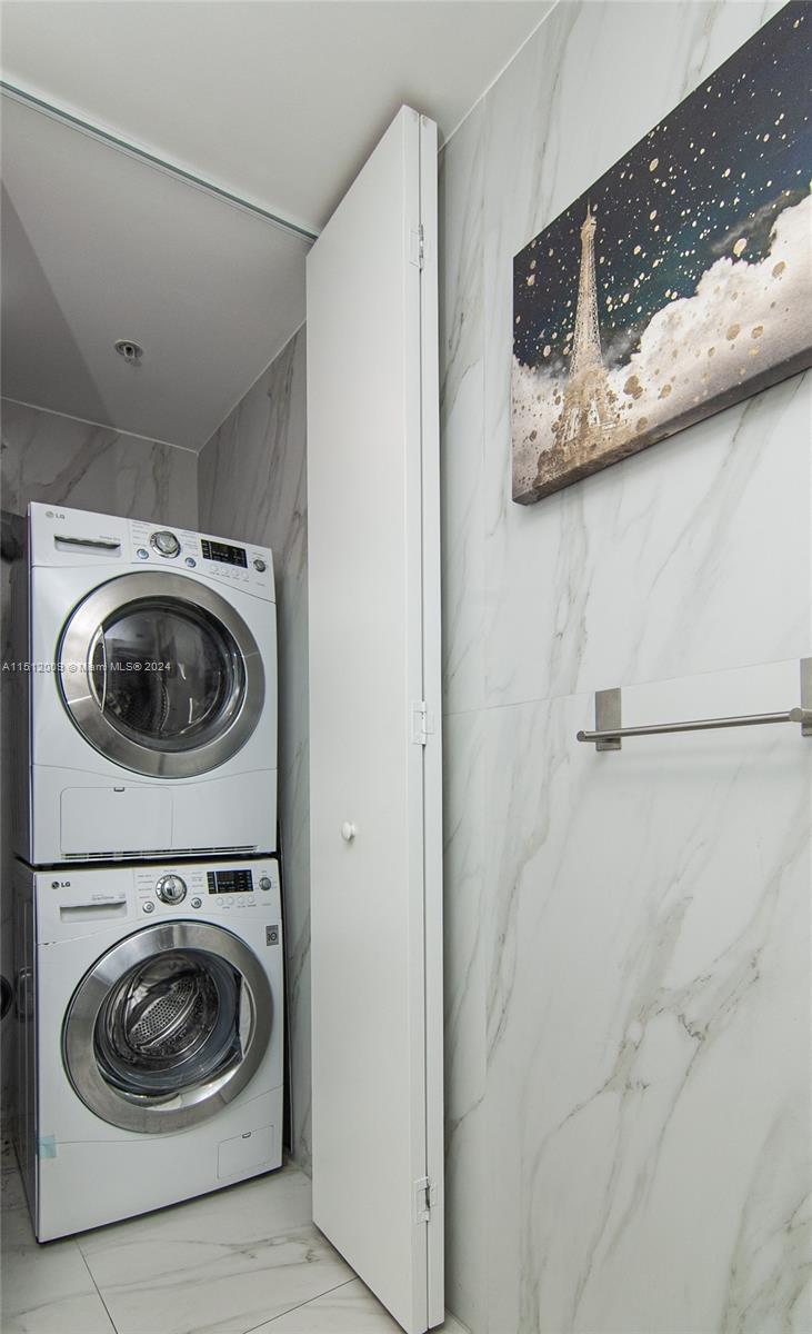 601 NE 36th St 2101, Miami, Florida 33137, 2 Bedrooms Bedrooms, ,2 BathroomsBathrooms,Residentiallease,For Rent,601 NE 36th St 2101,A11512009