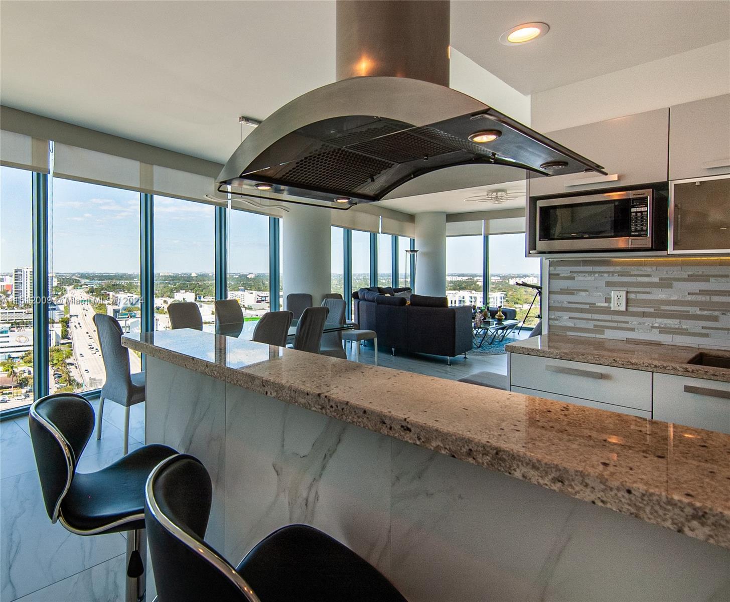 601 NE 36th St 2101, Miami, Florida 33137, 2 Bedrooms Bedrooms, ,2 BathroomsBathrooms,Residentiallease,For Rent,601 NE 36th St 2101,A11512009