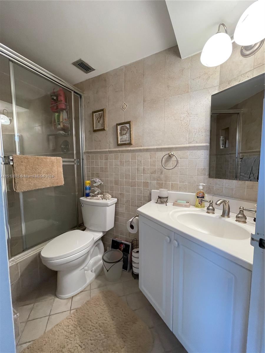 3180 S Ocean Dr 204, Hallandale Beach, Florida 33009, 2 Bedrooms Bedrooms, ,2 BathroomsBathrooms,Residential,For Sale,3180 S Ocean Dr 204,A11512075