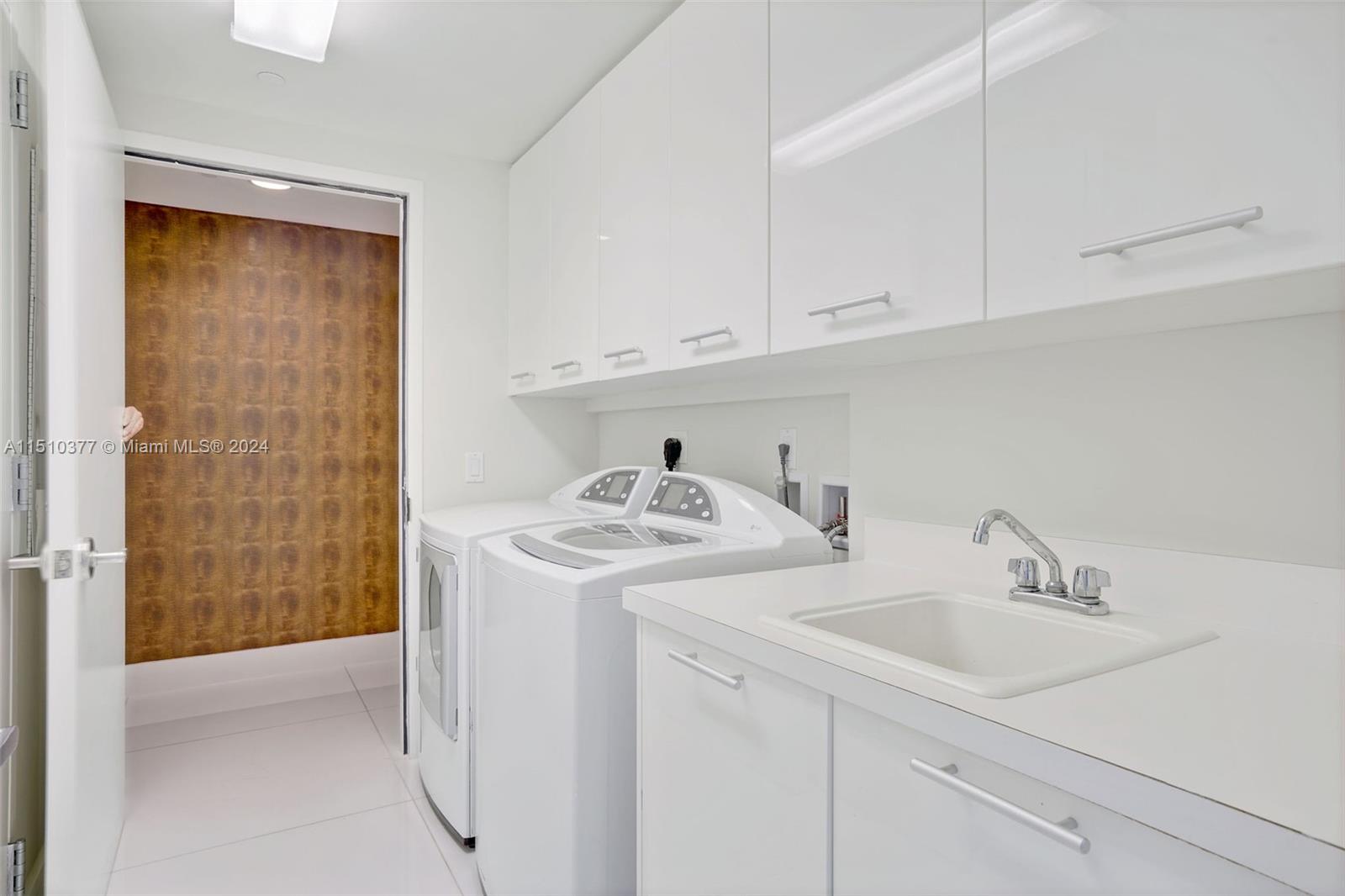 2711 Ocean Dr, Hollywood, FL, 33019 United States, 3 Bedrooms Bedrooms, ,3 BathroomsBathrooms,Residential,For Sale,Ocean Dr,A11510377