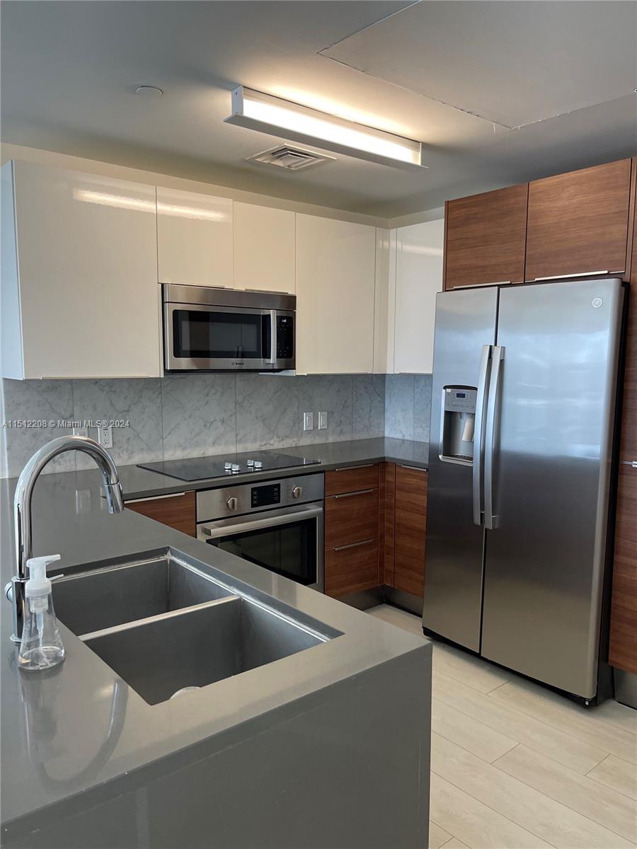 601 NE 27th St 1002, Miami, Florida 33137, 2 Bedrooms Bedrooms, ,2 BathroomsBathrooms,Residential,For Sale,601 NE 27th St 1002,A11512208