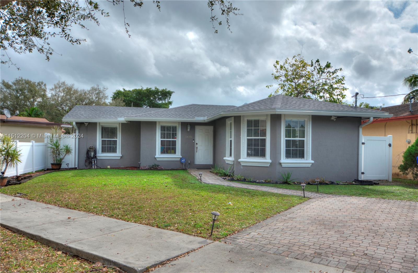 5646  Lincoln St  For Sale A11512204, FL