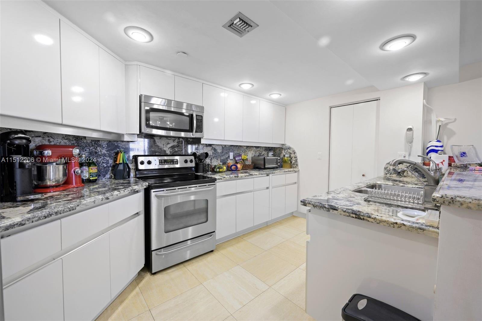 4000 Island Blvd, Aventura, FL, 33160 United States, 3 Bedrooms Bedrooms, ,3 BathroomsBathrooms,Residential,For Sale,Island Blvd,A11512206