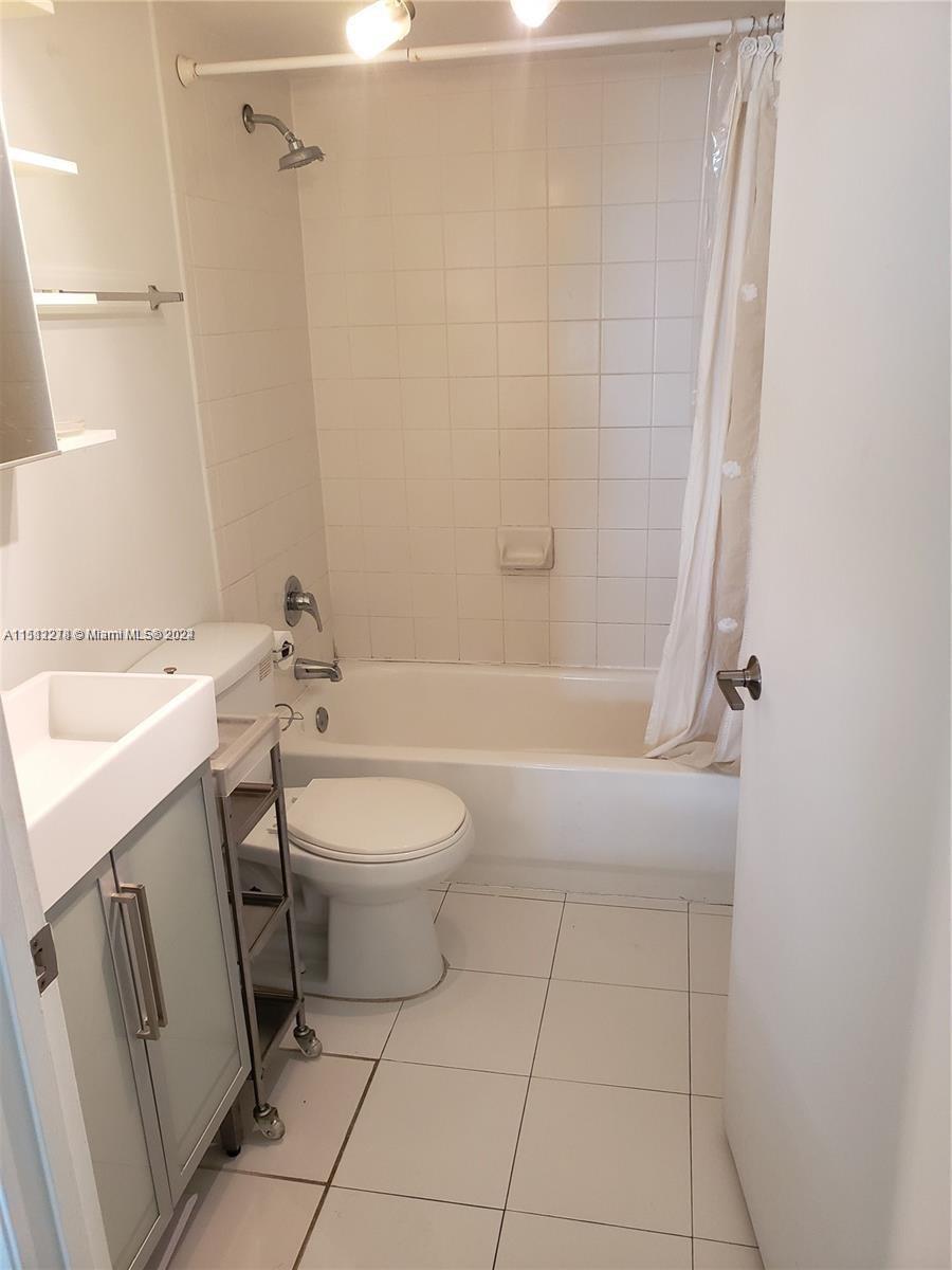 1401 Bay Rd 403, Miami Beach, Florida 33139, 2 Bedrooms Bedrooms, ,2 BathroomsBathrooms,Residential,For Sale,1401 Bay Rd 403,A11512278