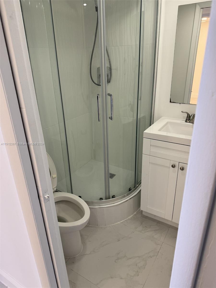 2nd Bathroom
