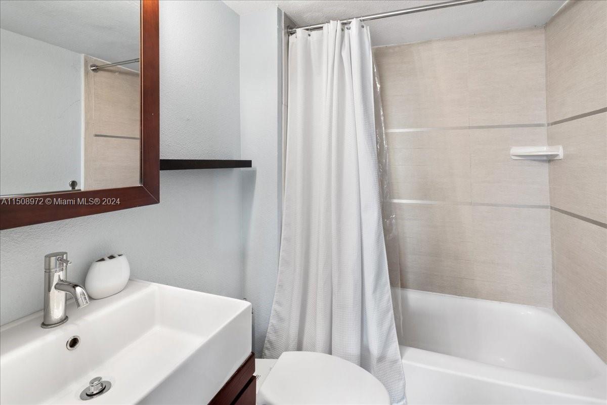 1500 Bay Rd 422S, Miami Beach, Florida 33139, 2 Bedrooms Bedrooms, ,2 BathroomsBathrooms,Residential,For Sale,1500 Bay Rd 422S,A11508972