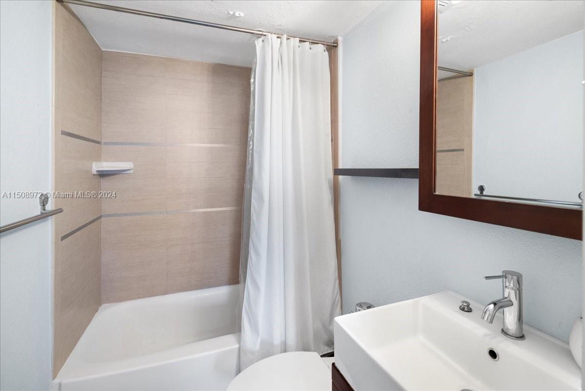 1500 Bay Rd 422S, Miami Beach, Florida 33139, 2 Bedrooms Bedrooms, ,2 BathroomsBathrooms,Residential,For Sale,1500 Bay Rd 422S,A11508972