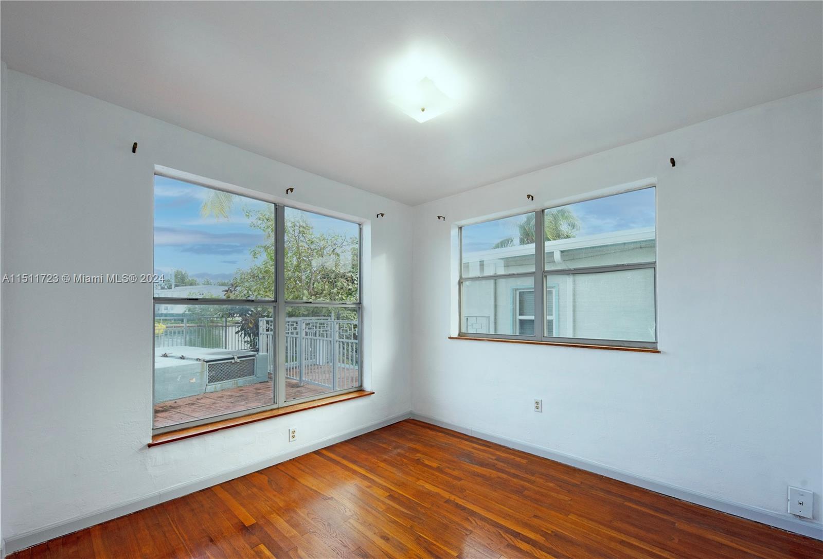 1255 Marseille Dr 25, Miami Beach, Florida 33141, 3 Bedrooms Bedrooms, ,2 BathroomsBathrooms,Residential,For Sale,1255 Marseille Dr 25,A11511723