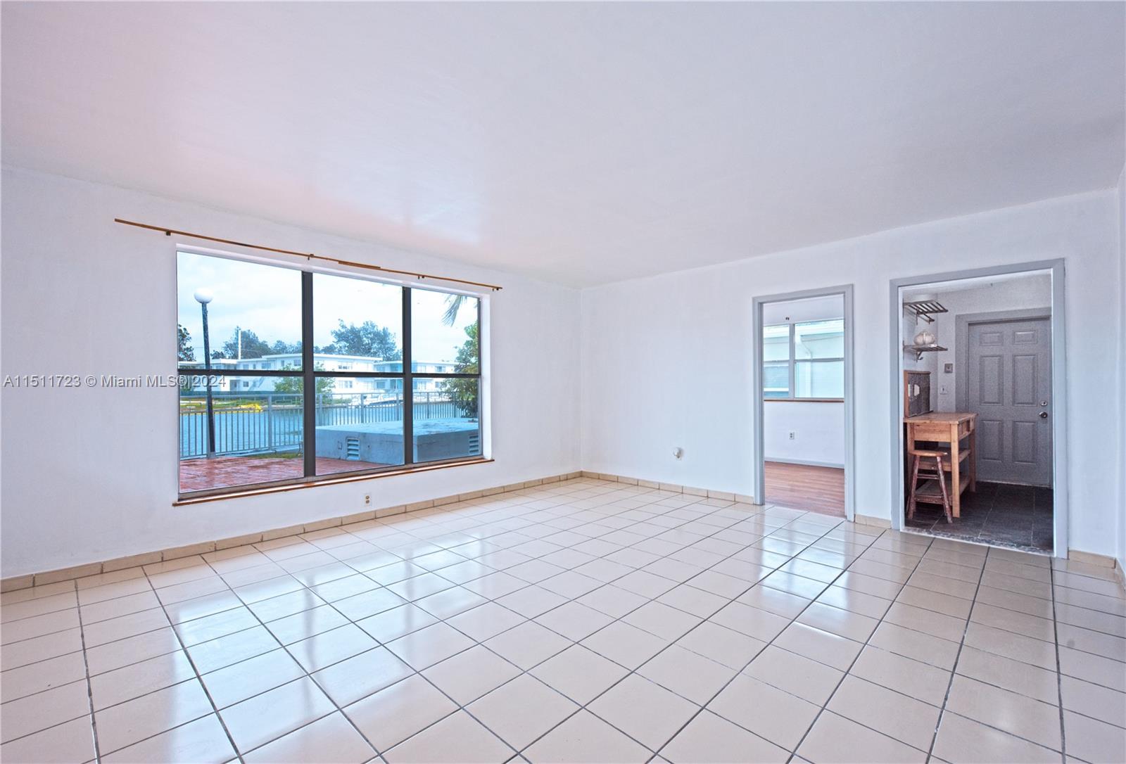 Entrance and balcony