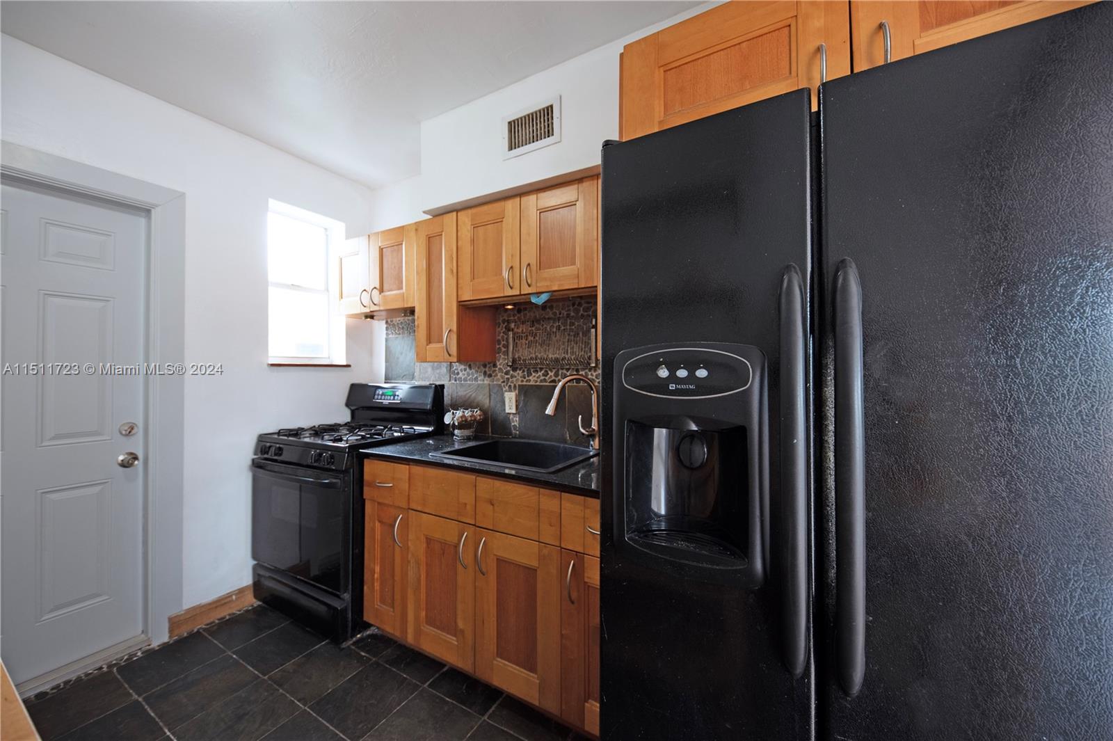 1255 Marseille Dr 25, Miami Beach, Florida 33141, 3 Bedrooms Bedrooms, ,2 BathroomsBathrooms,Residential,For Sale,1255 Marseille Dr 25,A11511723