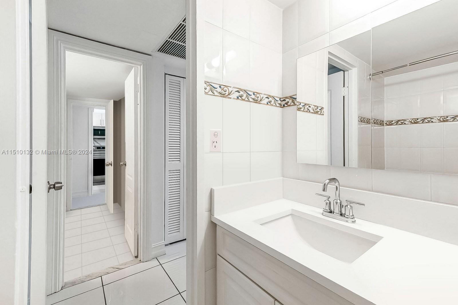 3180 S Ocean Dr 902, Hallandale Beach, Florida 33009, 1 Bedroom Bedrooms, ,1 BathroomBathrooms,Residentiallease,For Rent,3180 S Ocean Dr 902,A11510132