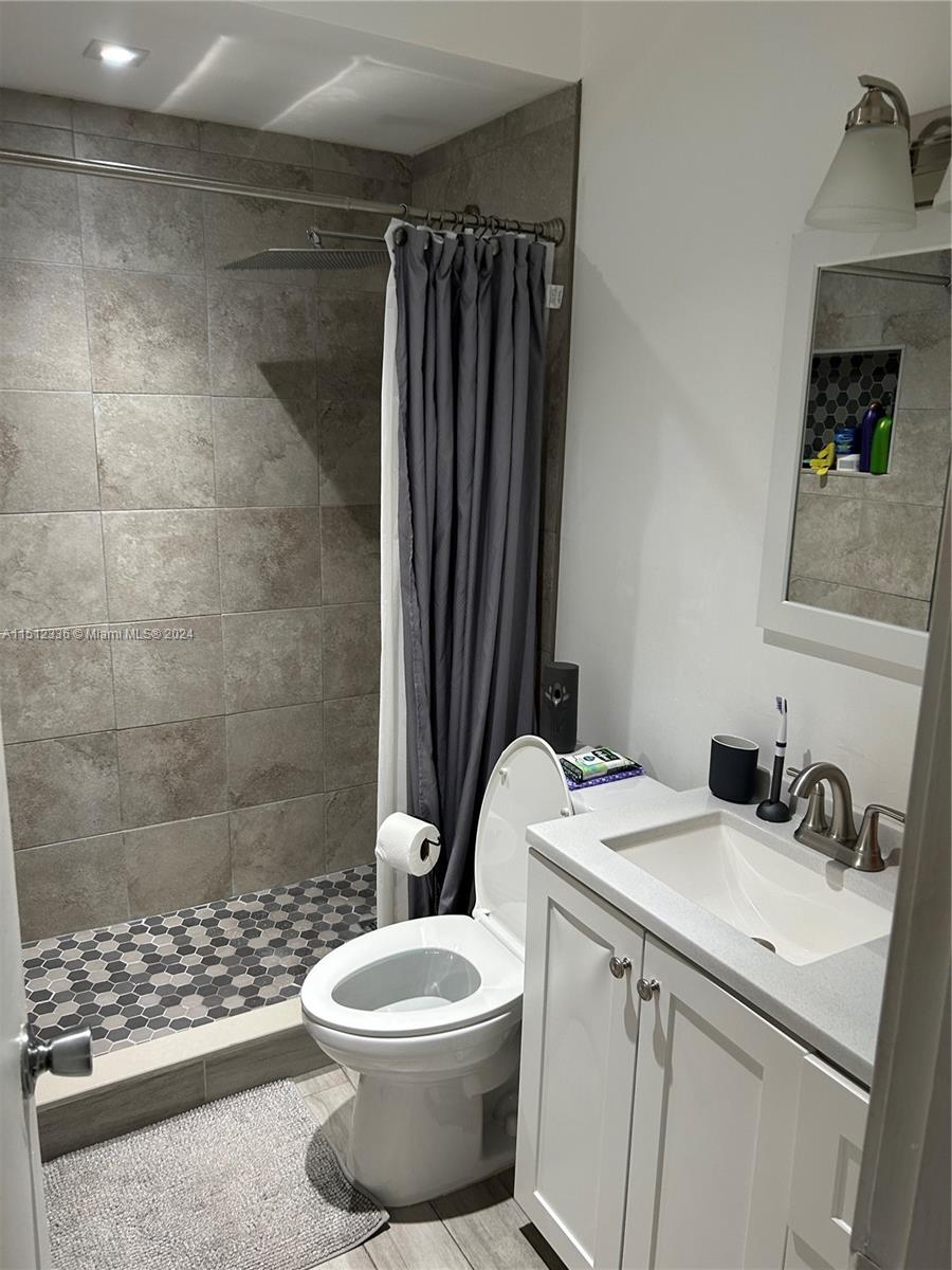 5300 Washington St N220, Hollywood, Florida 33021, 2 Bedrooms Bedrooms, ,2 BathroomsBathrooms,Residential,For Sale,5300 Washington St N220,A11512336