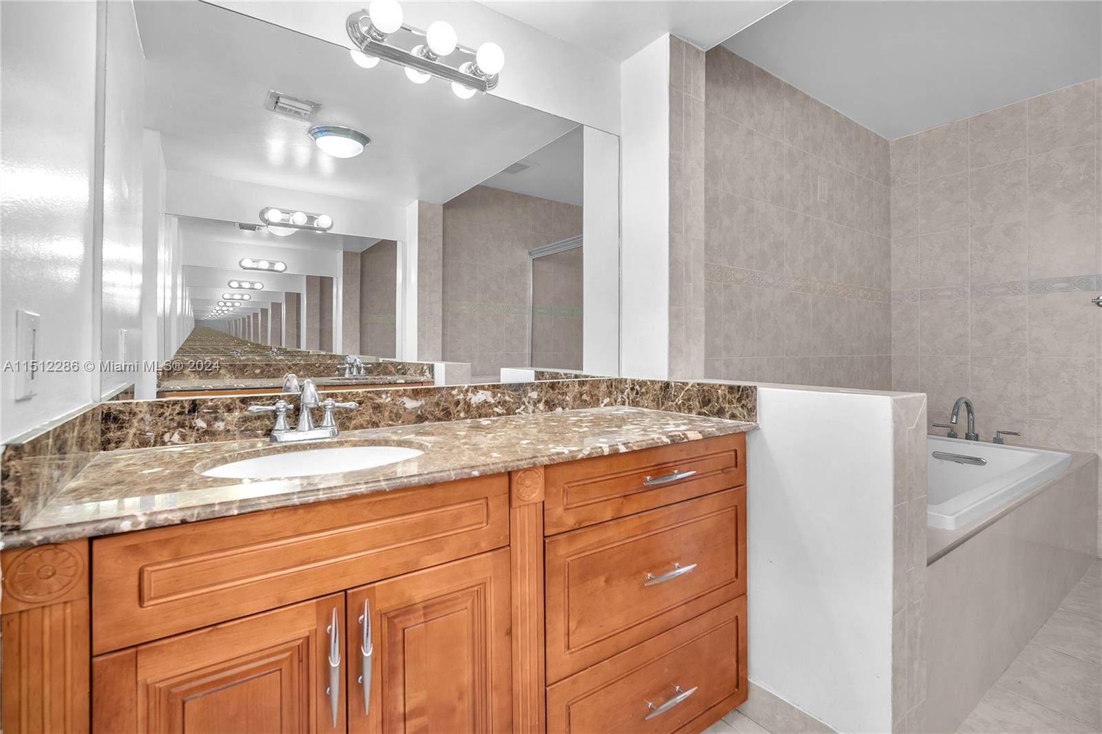 4000 NE 168th St PH-8B, North Miami Beach, Florida 33160, 2 Bedrooms Bedrooms, ,2 BathroomsBathrooms,Residentiallease,For Rent,4000 NE 168th St PH-8B,A11512286