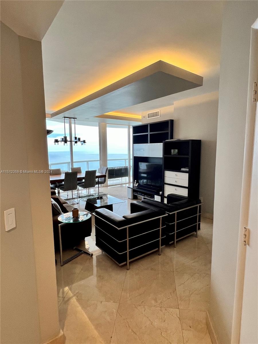 6365 Collins Ave 4309, Miami Beach, Florida 33141, 2 Bedrooms Bedrooms, ,2 BathroomsBathrooms,Residentiallease,For Rent,6365 Collins Ave 4309,A11512359