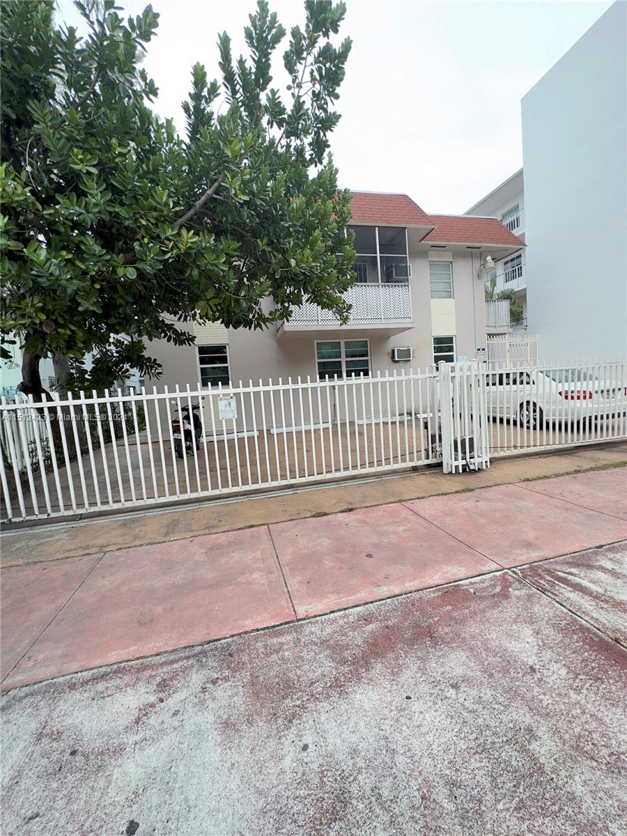 533 Meridian Ave 11, Miami Beach, Florida 33139, 1 Bedroom Bedrooms, ,1 BathroomBathrooms,Residential,For Sale,533 Meridian Ave 11,A11512423