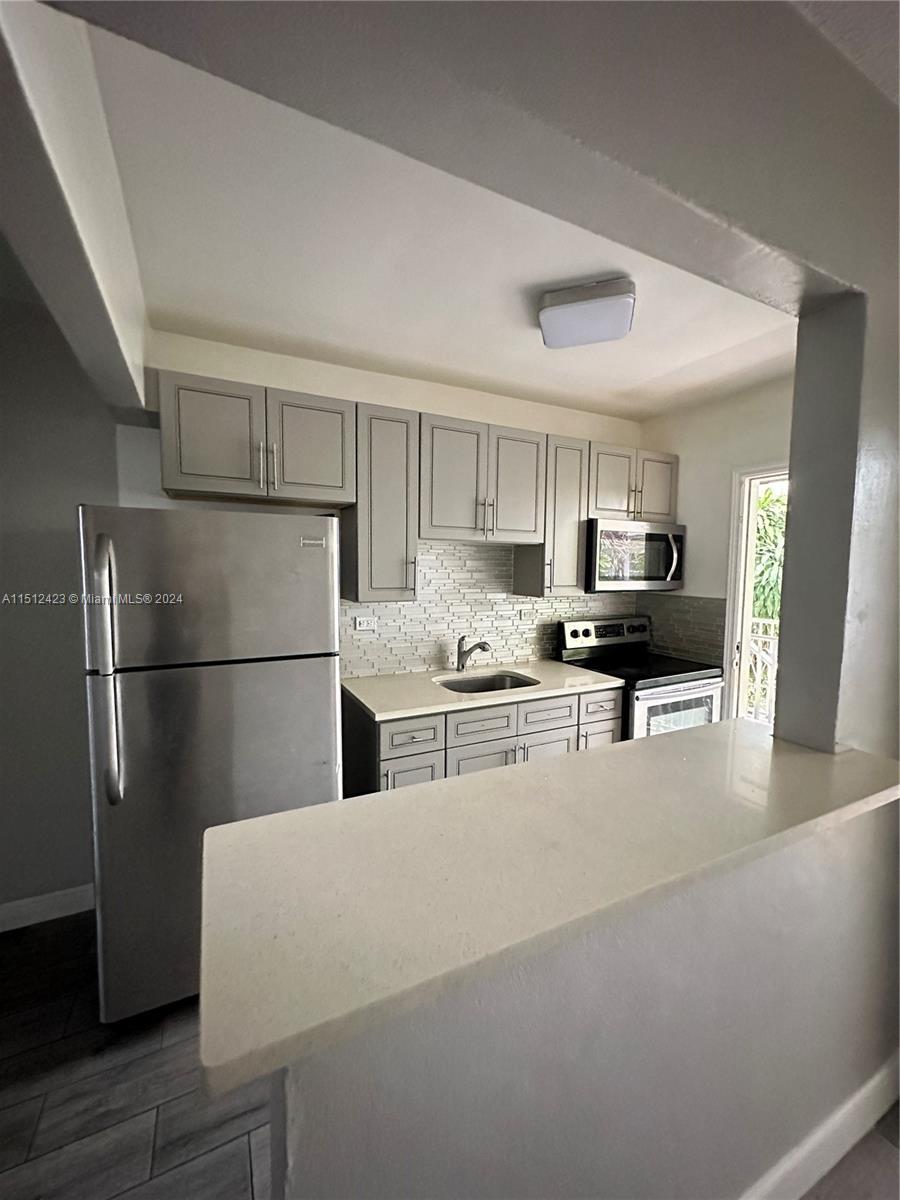 533 Meridian Ave 11, Miami Beach, Florida 33139, 1 Bedroom Bedrooms, ,1 BathroomBathrooms,Residential,For Sale,533 Meridian Ave 11,A11512423