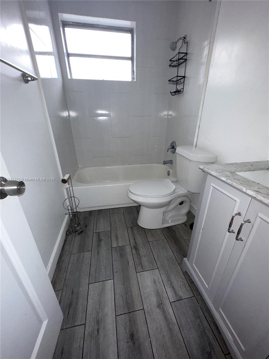 533 Meridian Ave 11, Miami Beach, Florida 33139, 1 Bedroom Bedrooms, ,1 BathroomBathrooms,Residential,For Sale,533 Meridian Ave 11,A11512423