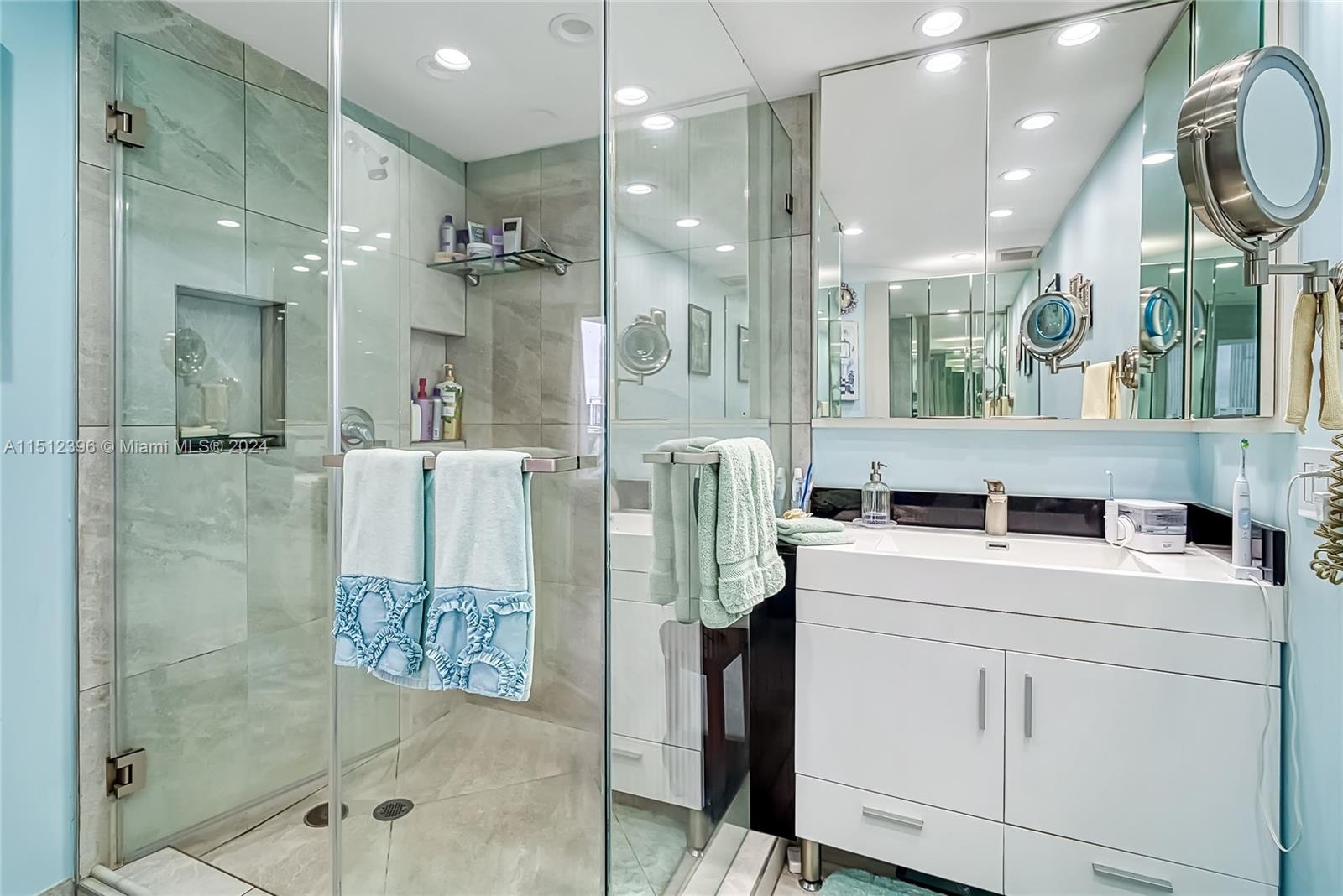 2800 Island Blvd, Aventura, FL, 33160 United States, 2 Bedrooms Bedrooms, ,3 BathroomsBathrooms,Residential,For Sale,Island Blvd,A11512396