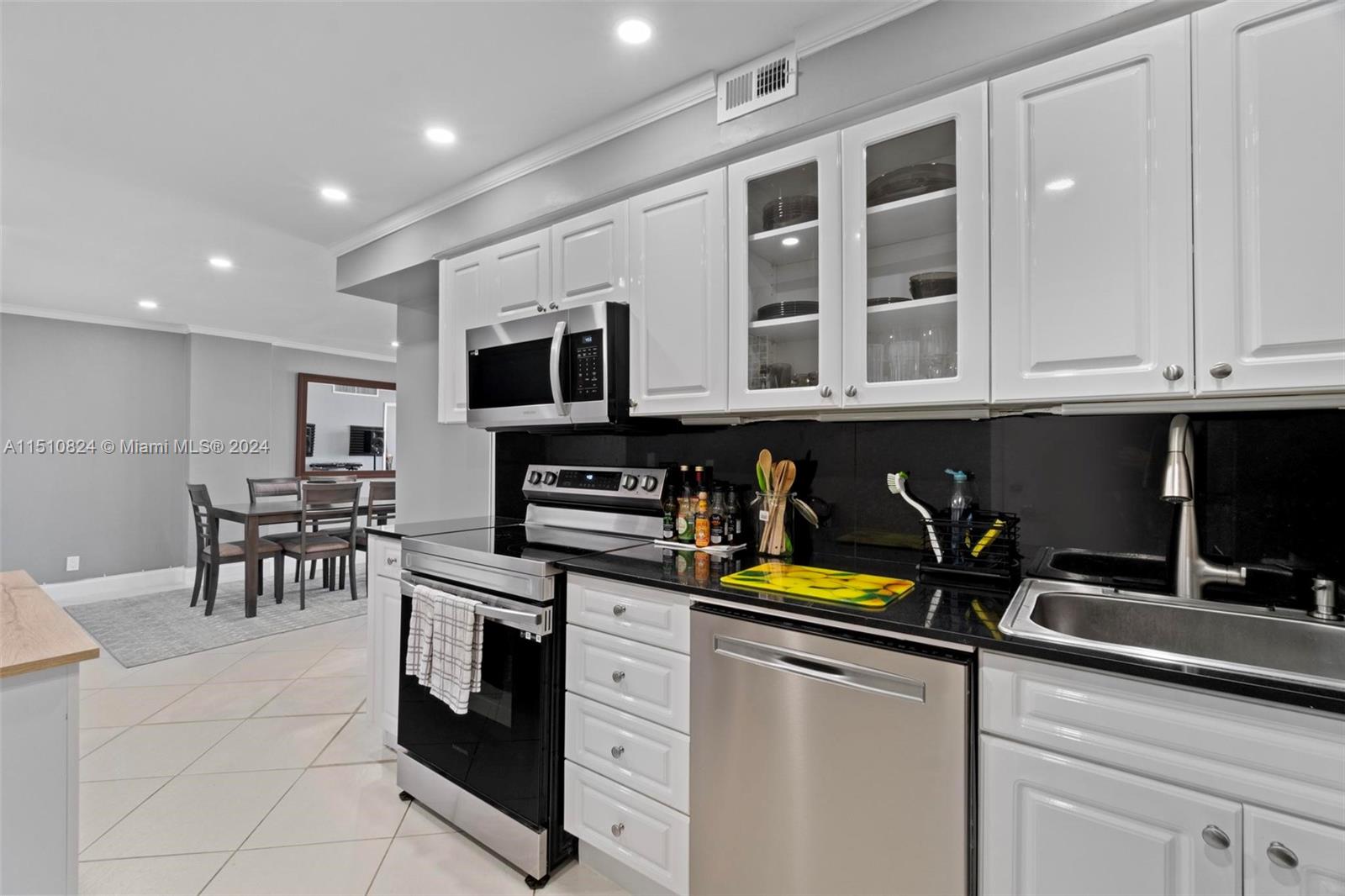 6770 Indian Creek Dr 14C, Miami Beach, Florida 33141, 1 Bedroom Bedrooms, ,1 BathroomBathrooms,Residential,For Sale,6770 Indian Creek Dr 14C,A11510824