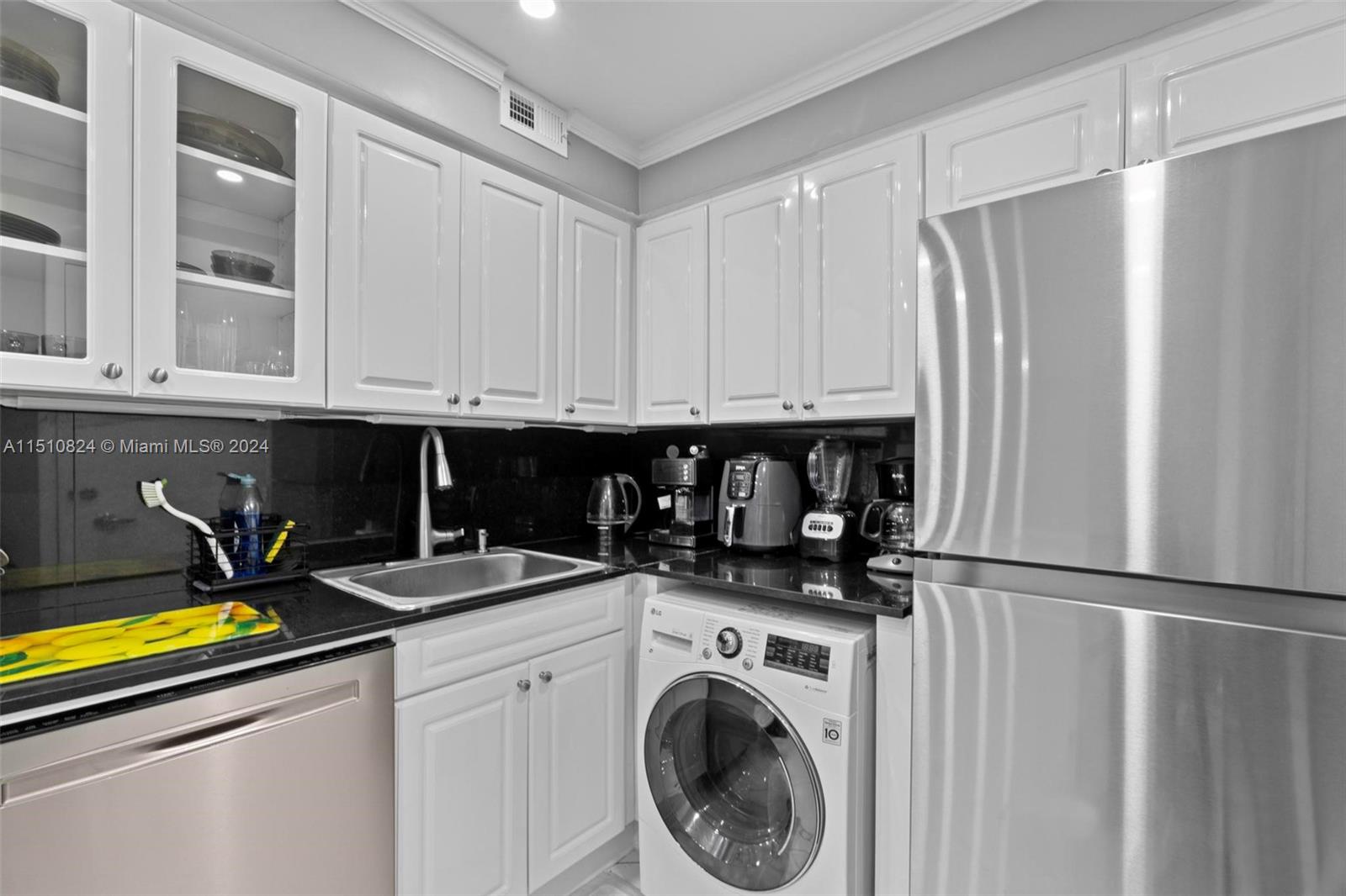 6770 Indian Creek Dr 14C, Miami Beach, Florida 33141, 1 Bedroom Bedrooms, ,1 BathroomBathrooms,Residential,For Sale,6770 Indian Creek Dr 14C,A11510824