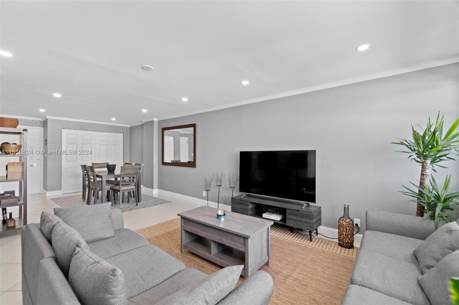 6770 Indian Creek Dr 14C, Miami Beach, Florida 33141, 1 Bedroom Bedrooms, ,1 BathroomBathrooms,Residential,For Sale,6770 Indian Creek Dr 14C,A11510824