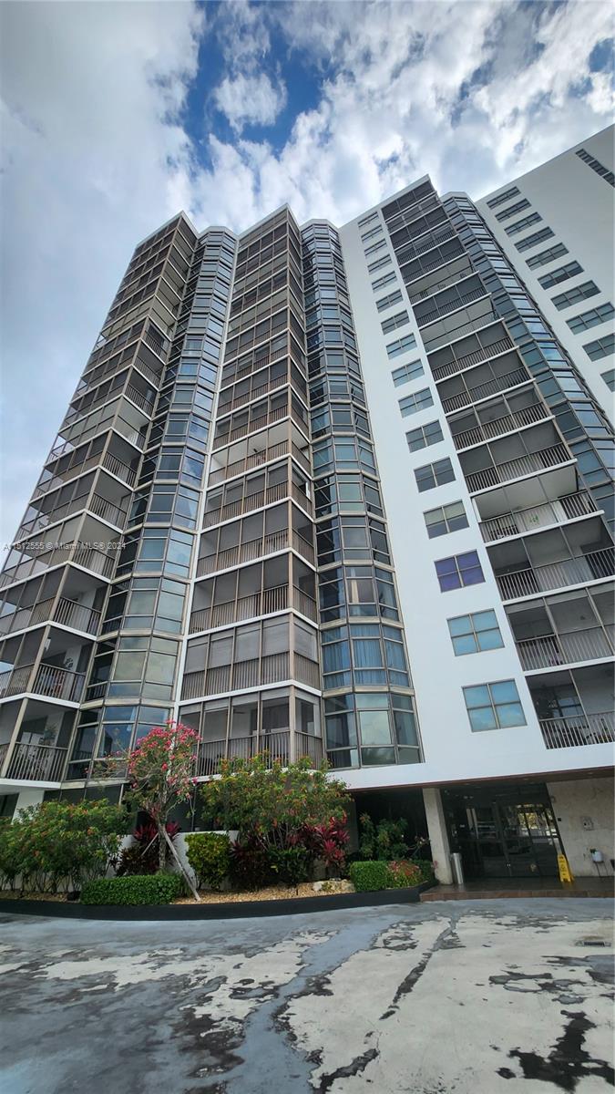 3375 Country Club Dr, Aventura, FL, 33180 United States, 2 Bedrooms Bedrooms, ,2 BathroomsBathrooms,Residential,For Sale,Country Club Dr,A11512555