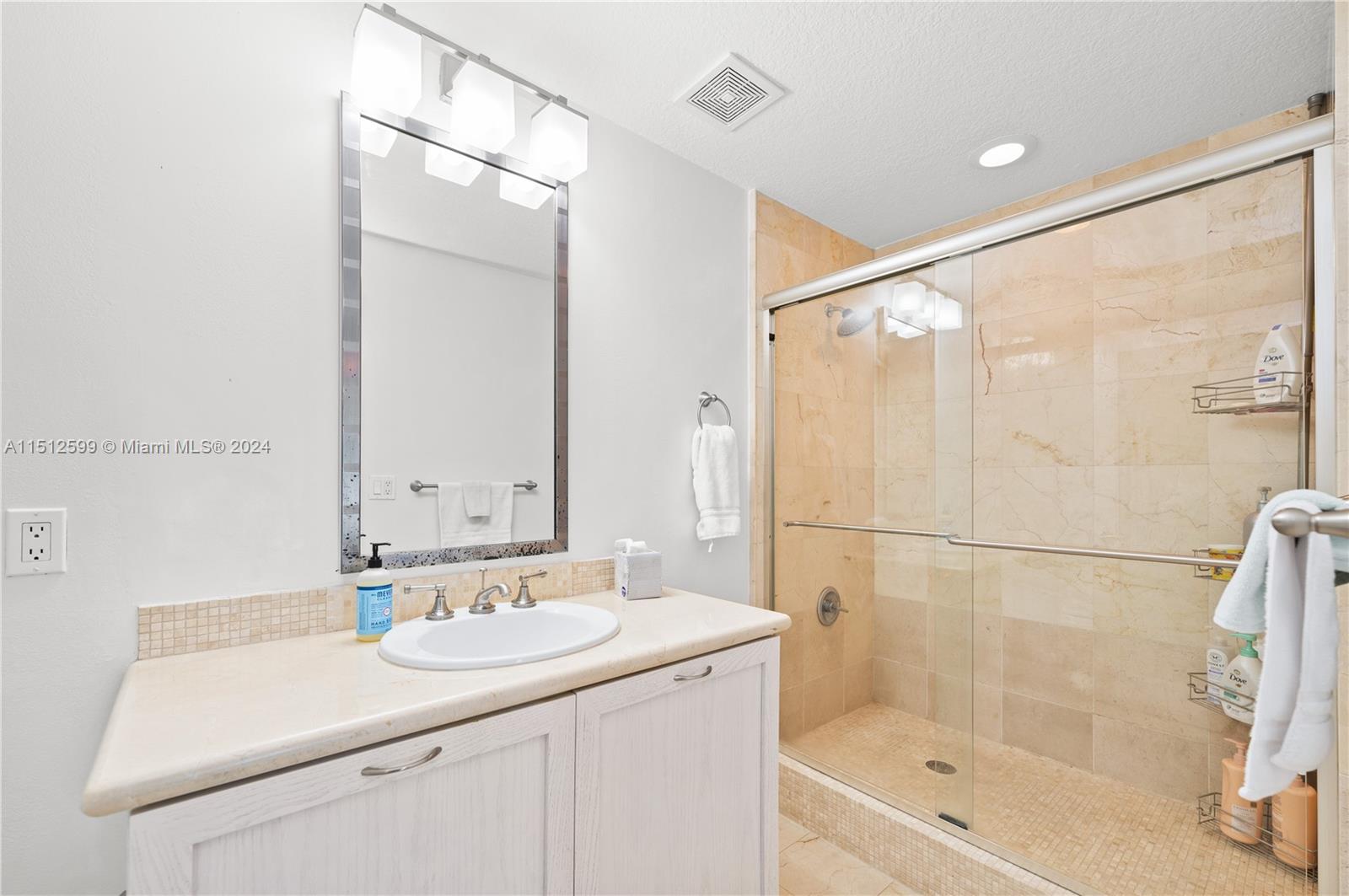 6515 Collins Ave 601, Miami Beach, Florida 33141, 1 Bedroom Bedrooms, ,1 BathroomBathrooms,Residentiallease,For Rent,6515 Collins Ave 601,A11512599