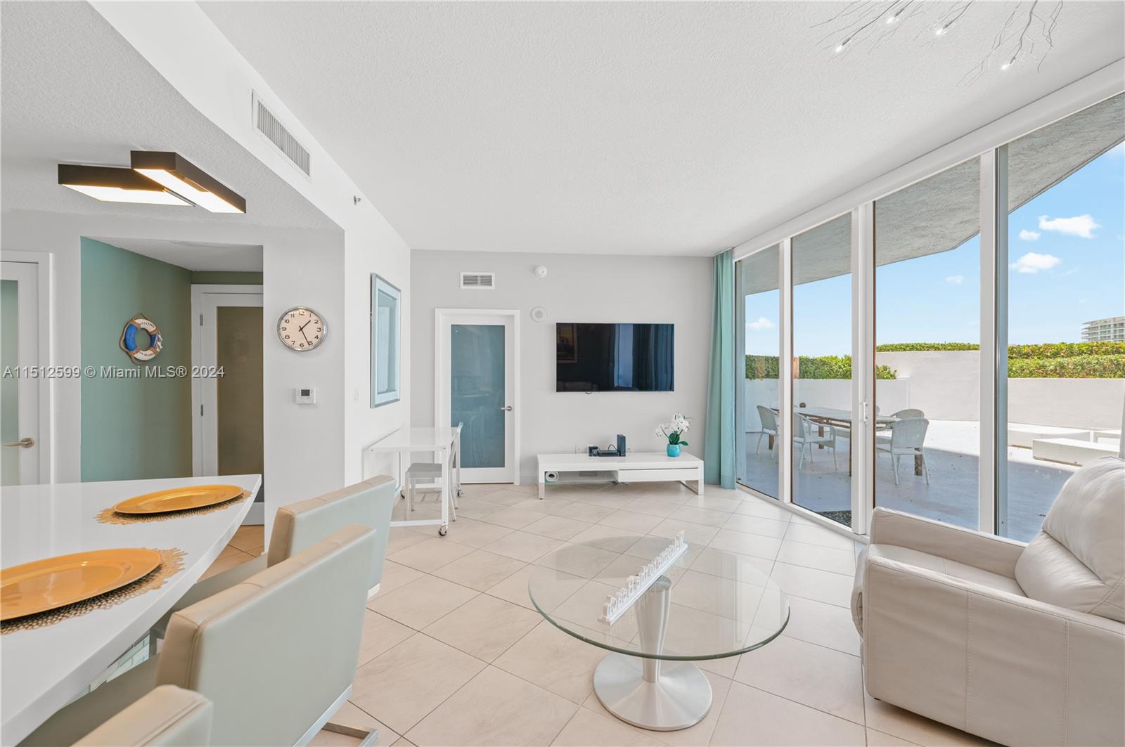 6515 Collins Ave 601, Miami Beach, Florida 33141, 1 Bedroom Bedrooms, ,1 BathroomBathrooms,Residentiallease,For Rent,6515 Collins Ave 601,A11512599