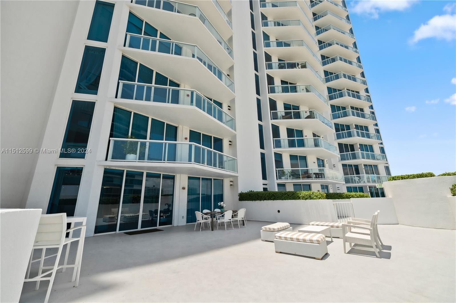 6515 Collins Ave 601, Miami Beach, Florida 33141, 1 Bedroom Bedrooms, ,1 BathroomBathrooms,Residentiallease,For Rent,6515 Collins Ave 601,A11512599