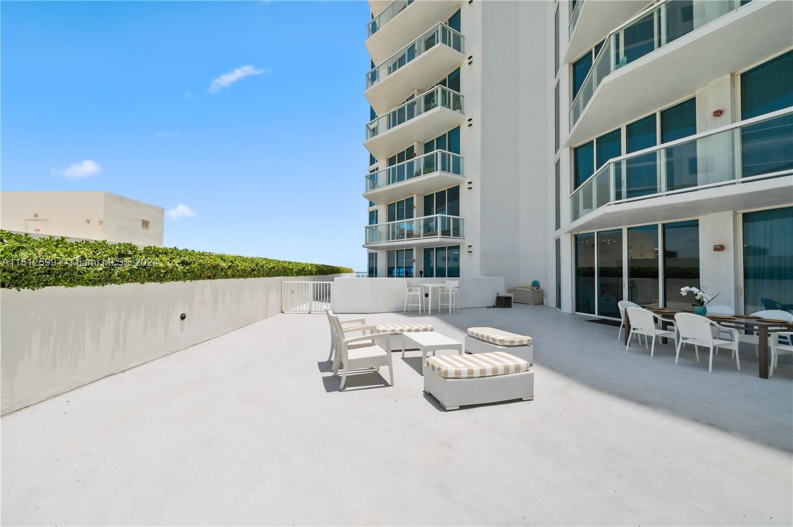 6515 Collins Ave 601, Miami Beach, Florida 33141, 1 Bedroom Bedrooms, ,1 BathroomBathrooms,Residentiallease,For Rent,6515 Collins Ave 601,A11512599