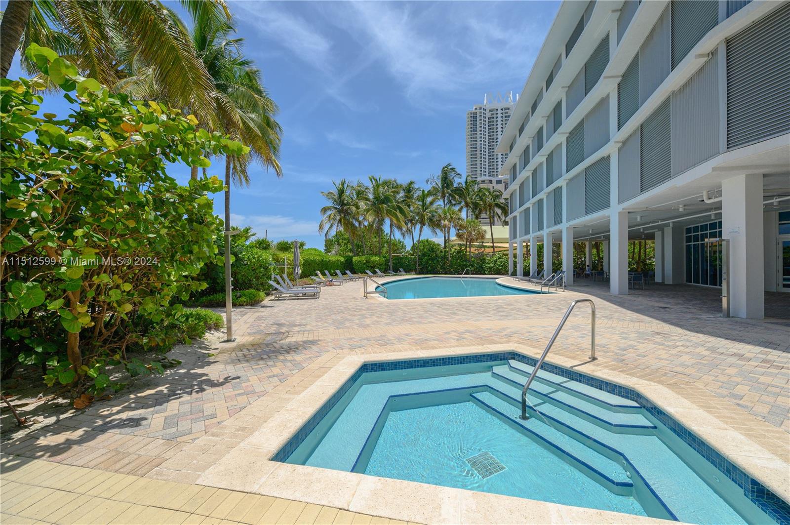 6515 Collins Ave 601, Miami Beach, Florida 33141, 1 Bedroom Bedrooms, ,1 BathroomBathrooms,Residentiallease,For Rent,6515 Collins Ave 601,A11512599