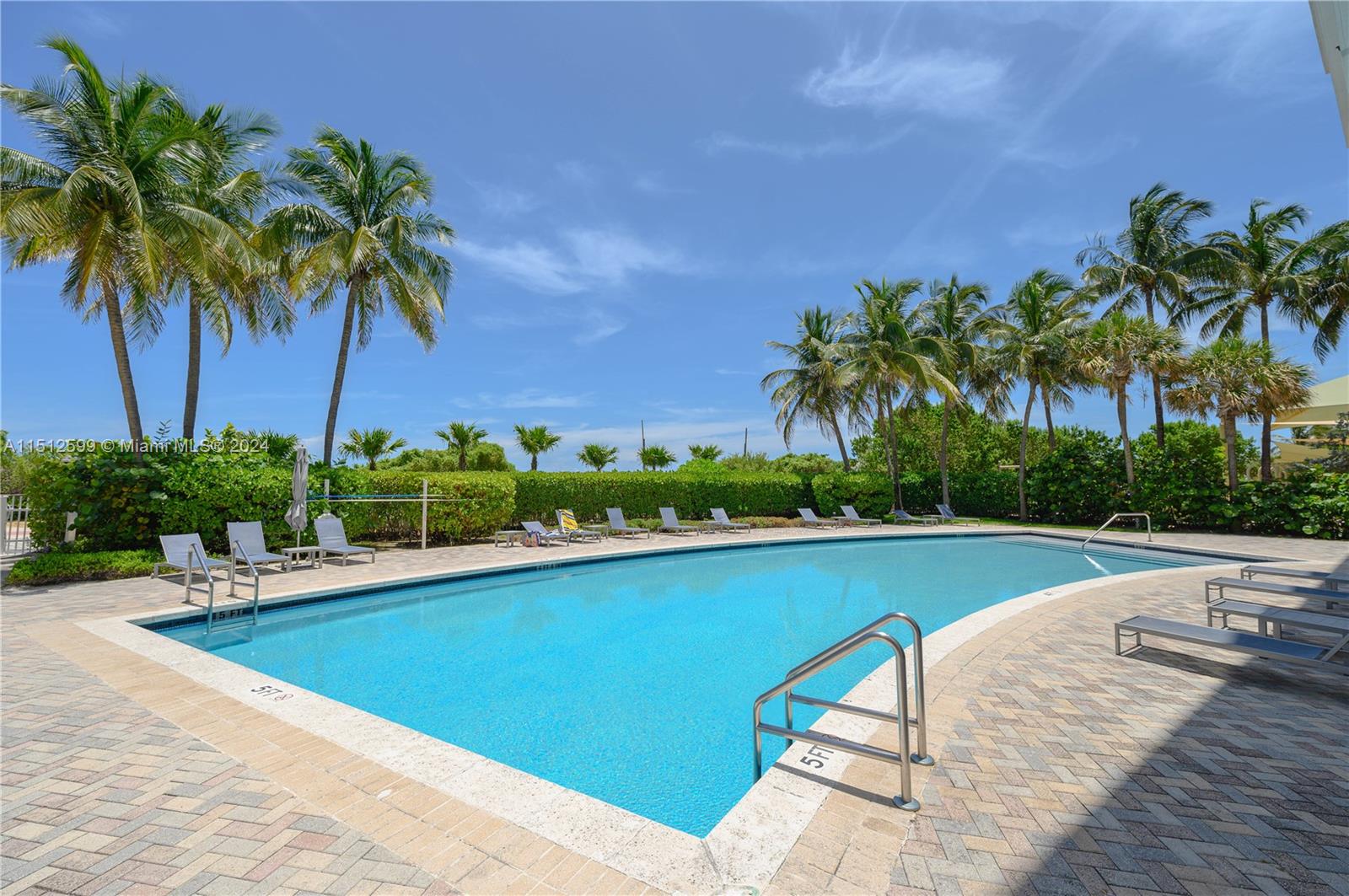 6515 Collins Ave 601, Miami Beach, Florida 33141, 1 Bedroom Bedrooms, ,1 BathroomBathrooms,Residentiallease,For Rent,6515 Collins Ave 601,A11512599