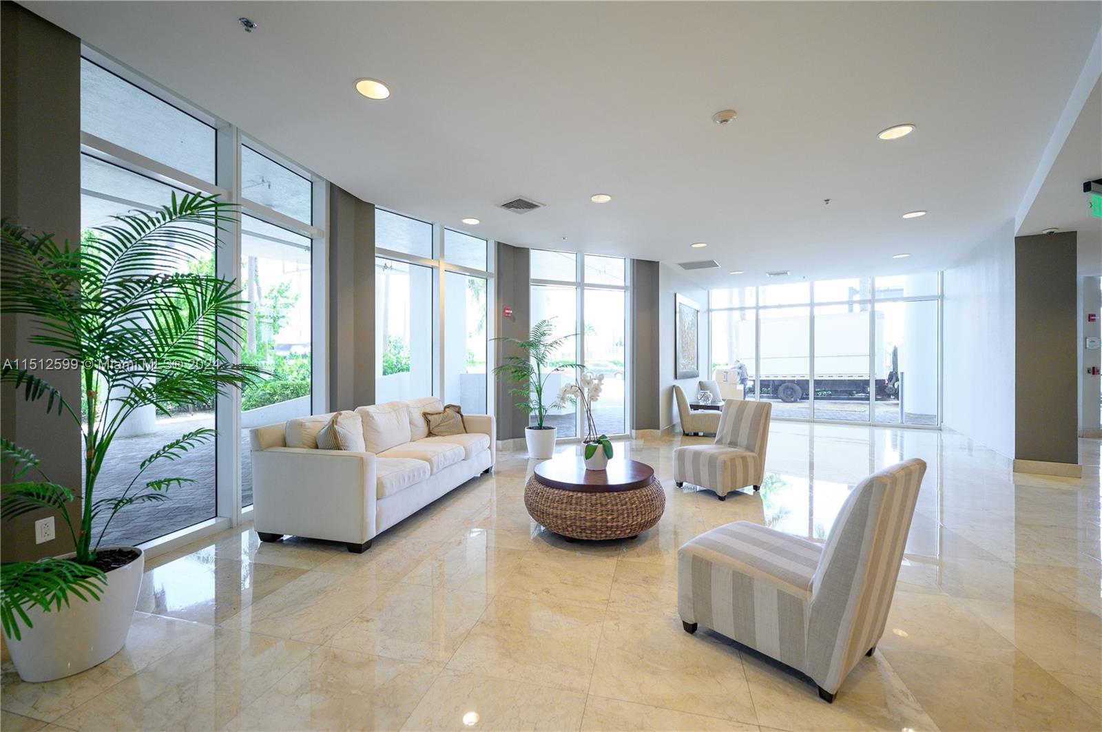 6515 Collins Ave 601, Miami Beach, Florida 33141, 1 Bedroom Bedrooms, ,1 BathroomBathrooms,Residentiallease,For Rent,6515 Collins Ave 601,A11512599