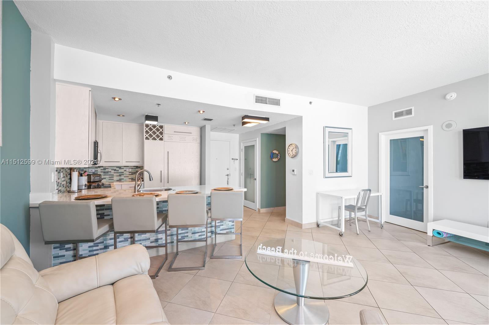 6515 Collins Ave 601, Miami Beach, Florida 33141, 1 Bedroom Bedrooms, ,1 BathroomBathrooms,Residentiallease,For Rent,6515 Collins Ave 601,A11512599