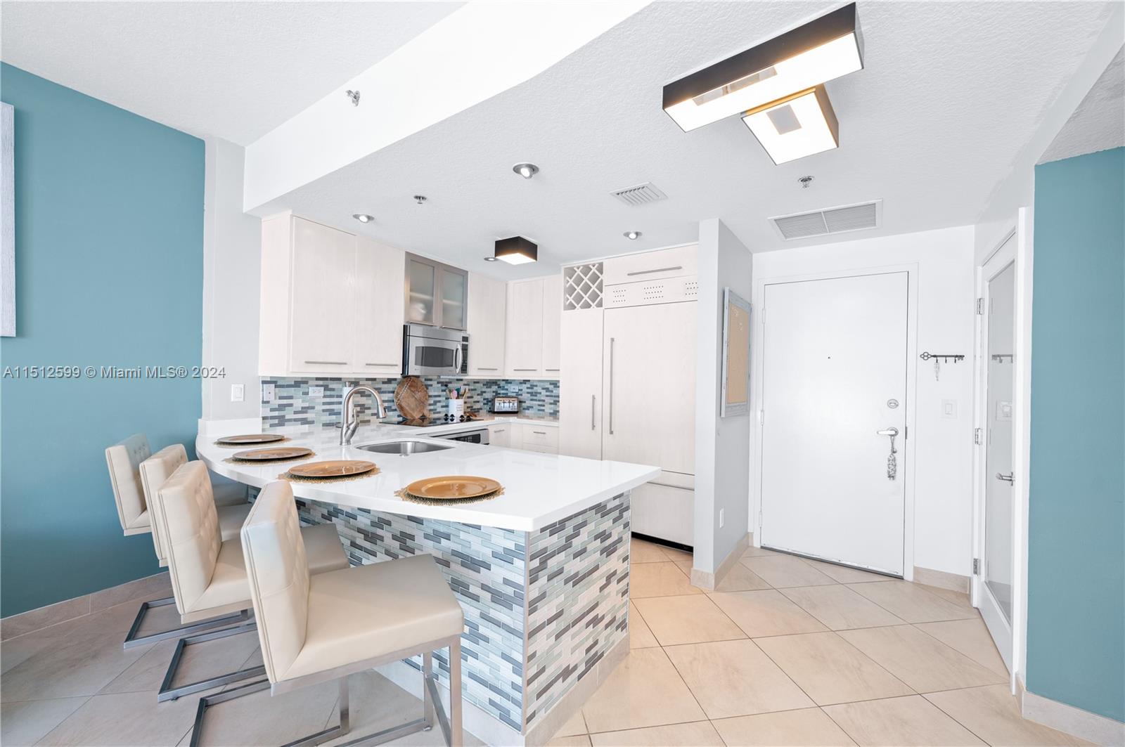 6515 Collins Ave 601, Miami Beach, Florida 33141, 1 Bedroom Bedrooms, ,1 BathroomBathrooms,Residentiallease,For Rent,6515 Collins Ave 601,A11512599