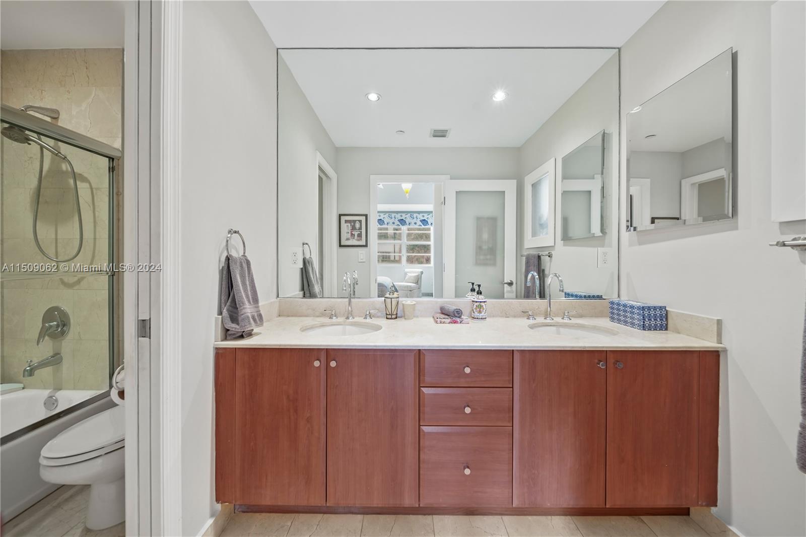 6917 Collins Ave L-103, Miami Beach, Florida 33141, 1 Bedroom Bedrooms, ,1 BathroomBathrooms,Residential,For Sale,6917 Collins Ave L-103,A11509062