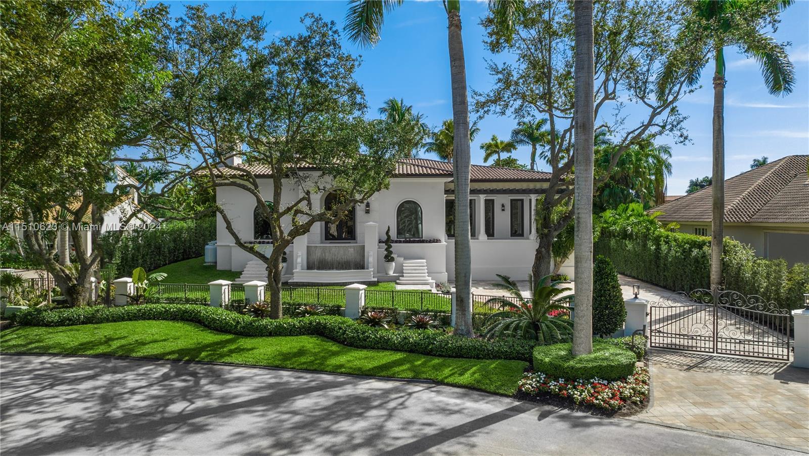 361 Los Pinos Pl, Coral Gables, FL, 33143 United States, 5 Bedrooms Bedrooms, ,6 BathroomsBathrooms,Residential,For Sale,Los Pinos Pl,A11510623