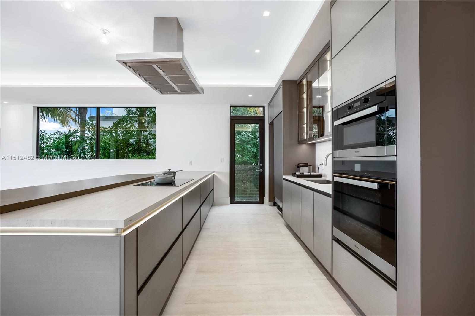 Miami Beach, FL, 33141 United States, 6 Bedrooms Bedrooms, ,6 BathroomsBathrooms,Residential,For Sale,A11512462