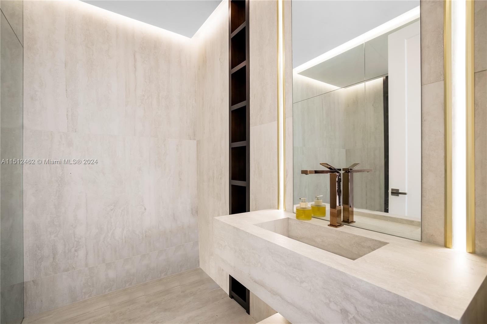 Miami Beach, FL, 33141 United States, 6 Bedrooms Bedrooms, ,6 BathroomsBathrooms,Residential,For Sale,A11512462