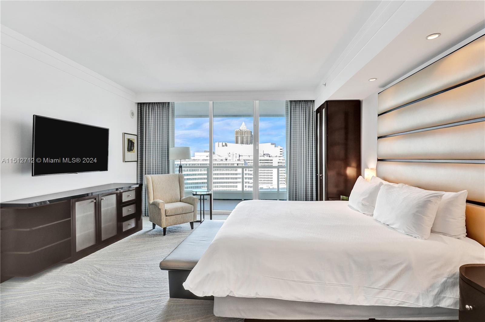 4391 Collins Ave 1607, Miami Beach, Florida 33140, 1 Bedroom Bedrooms, 1 Room Rooms,1 BathroomBathrooms,Residential,For Sale,4391 Collins Ave 1607,A11512712