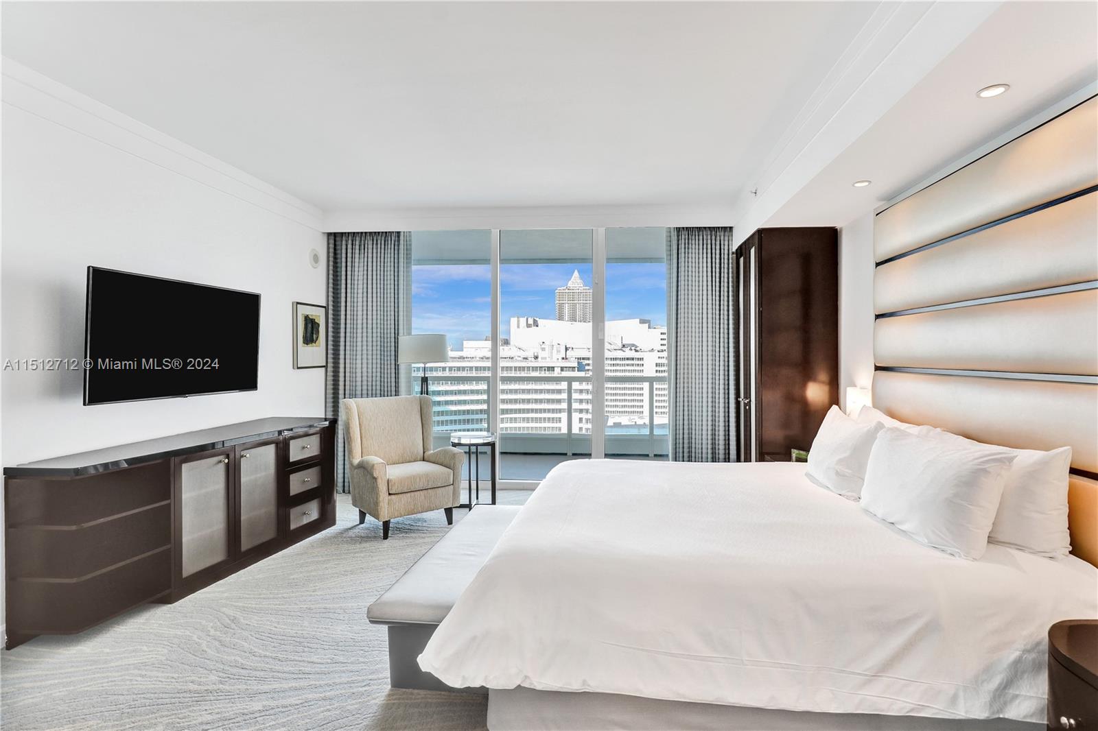 4391 Collins Ave 1607, Miami Beach, Florida 33140, 1 Bedroom Bedrooms, 1 Room Rooms,1 BathroomBathrooms,Residential,For Sale,4391 Collins Ave 1607,A11512712