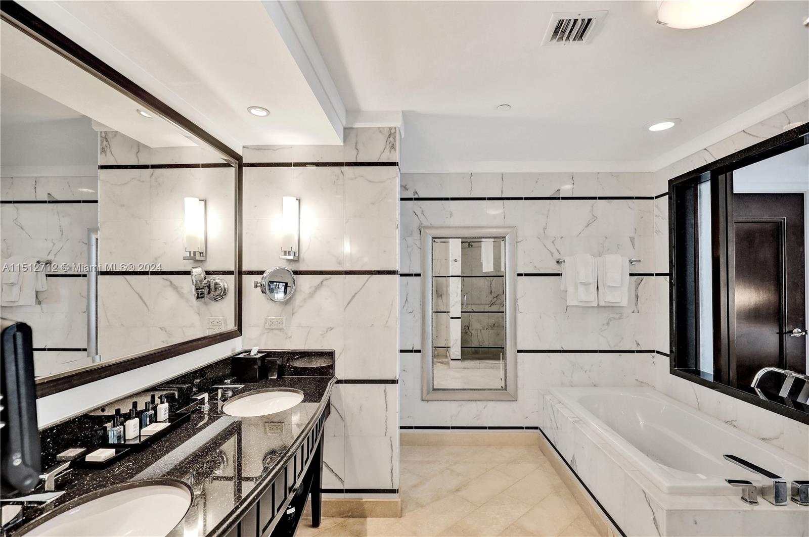 4391 Collins Ave 1607, Miami Beach, Florida 33140, 1 Bedroom Bedrooms, 1 Room Rooms,1 BathroomBathrooms,Residential,For Sale,4391 Collins Ave 1607,A11512712