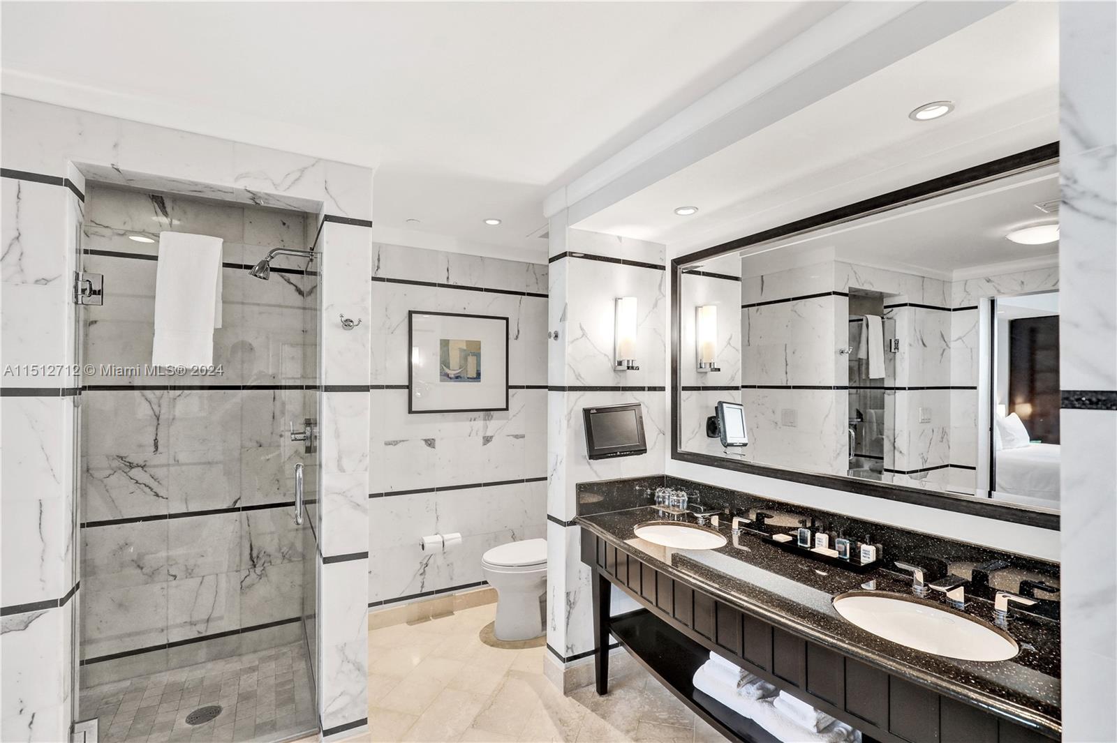 4391 Collins Ave 1607, Miami Beach, Florida 33140, 1 Bedroom Bedrooms, 1 Room Rooms,1 BathroomBathrooms,Residential,For Sale,4391 Collins Ave 1607,A11512712