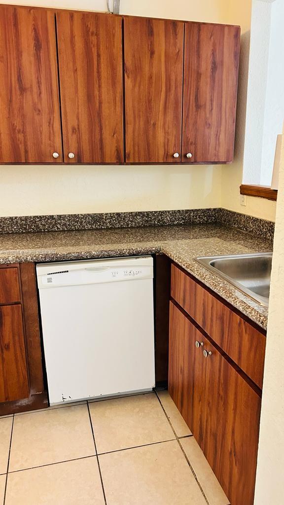 2634 Riverside Dr 2634, Coral Springs, Florida 33065, 2 Bedrooms Bedrooms, ,2 BathroomsBathrooms,Residentiallease,For Rent,2634 Riverside Dr 2634,A11512785